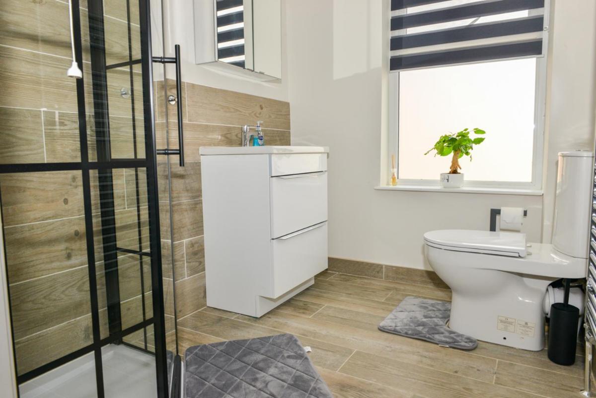 Esterville Apartments 1 And 2 Bedrooms Hot Tub Availability Белфаст Экстерьер фото