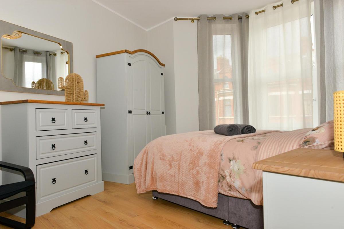Esterville Apartments 1 And 2 Bedrooms Hot Tub Availability Белфаст Экстерьер фото