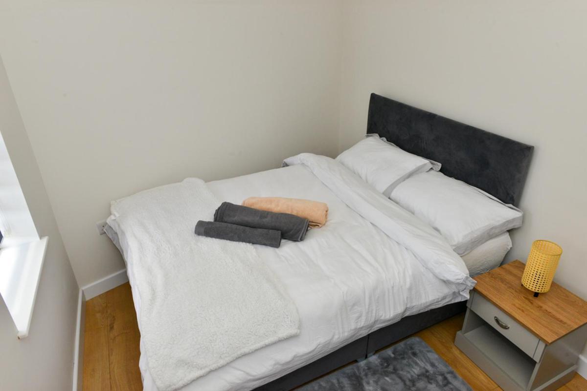Esterville Apartments 1 And 2 Bedrooms Hot Tub Availability Белфаст Экстерьер фото